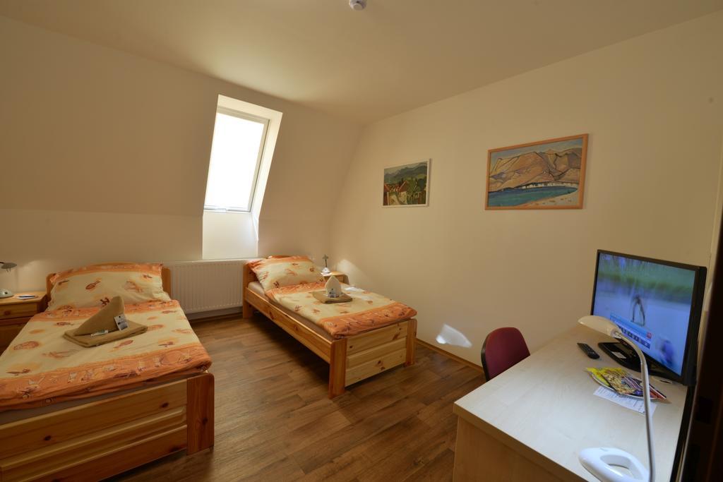 Appartement Skolici Stredisko Abena S Ubytovanim à Ostrava Extérieur photo