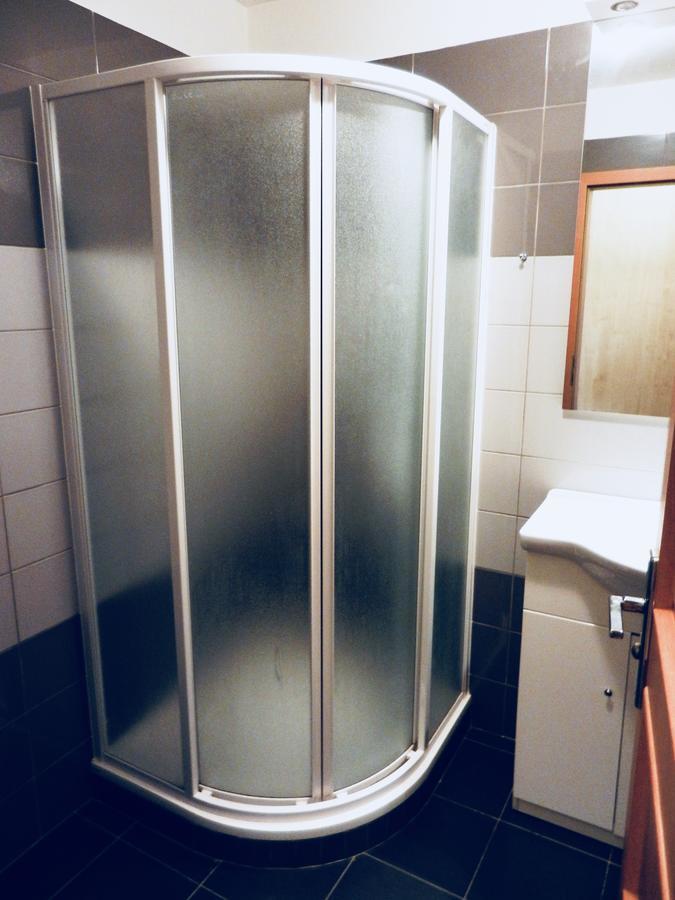 Appartement Skolici Stredisko Abena S Ubytovanim à Ostrava Extérieur photo