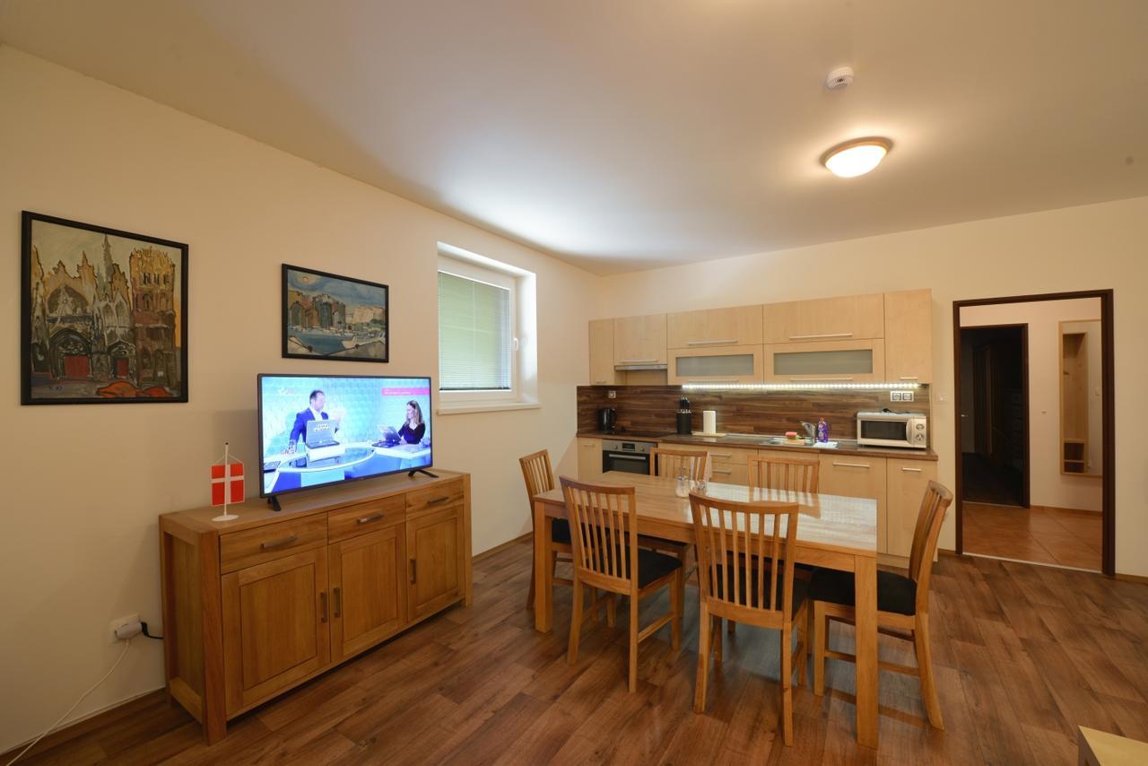 Appartement Skolici Stredisko Abena S Ubytovanim à Ostrava Extérieur photo