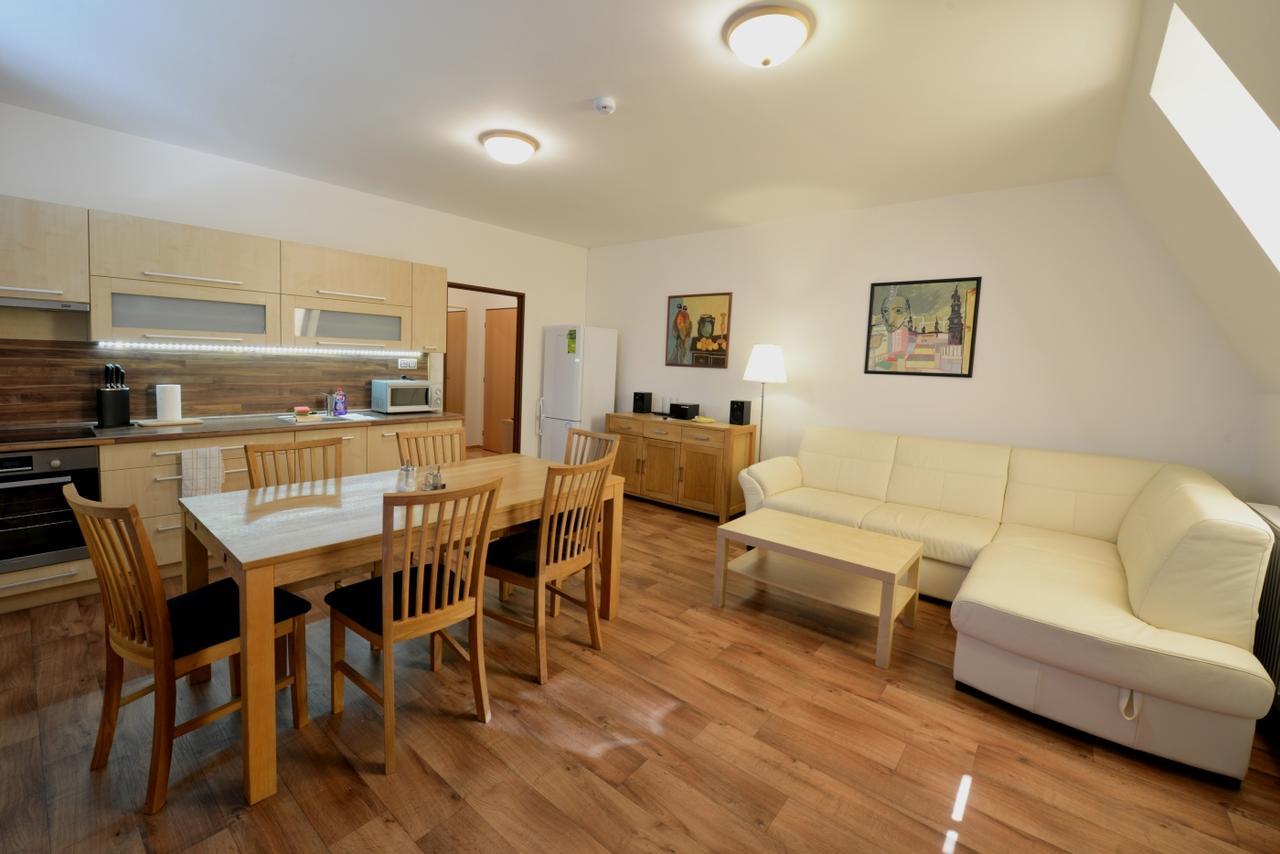Appartement Skolici Stredisko Abena S Ubytovanim à Ostrava Extérieur photo