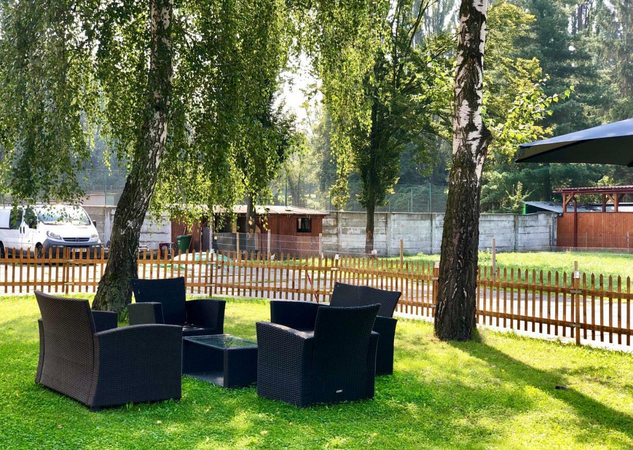 Appartement Skolici Stredisko Abena S Ubytovanim à Ostrava Extérieur photo